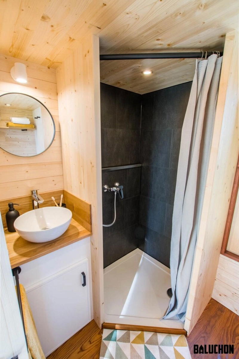 Baluchon Hippollene Tiny House Bathroom