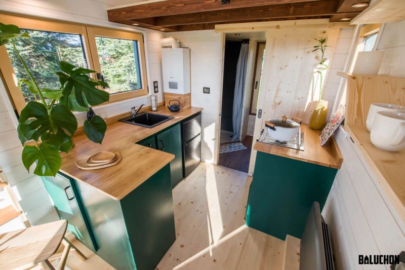 Baluchon Hippollene Tiny House Kitchen_1