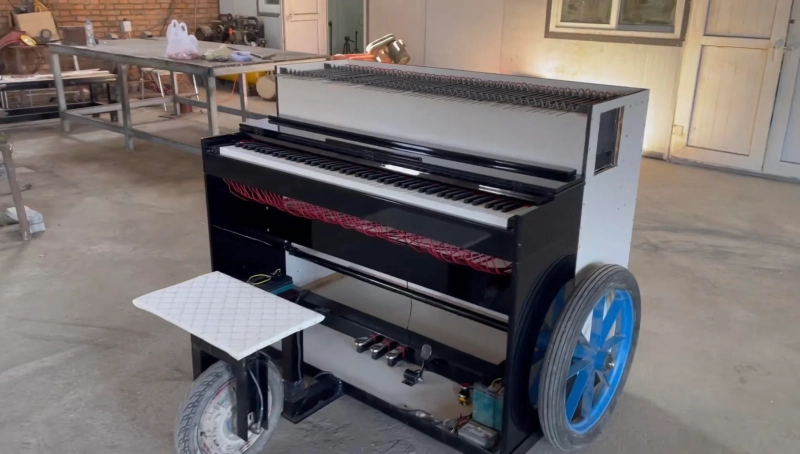 Chinese DIYer Transforms Piano into a BBQ Car