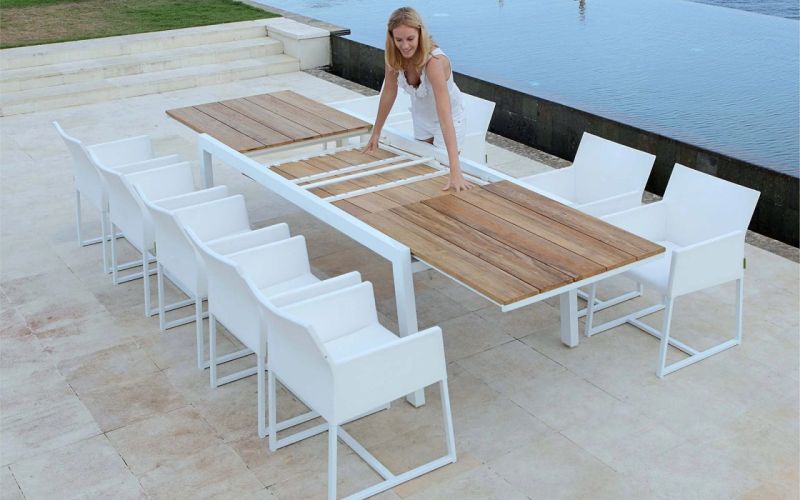 MAMAGREEN-BAIA-extension-dining-table outdoors 