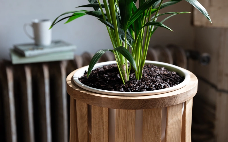 Merryn Floor Standing Planter_5