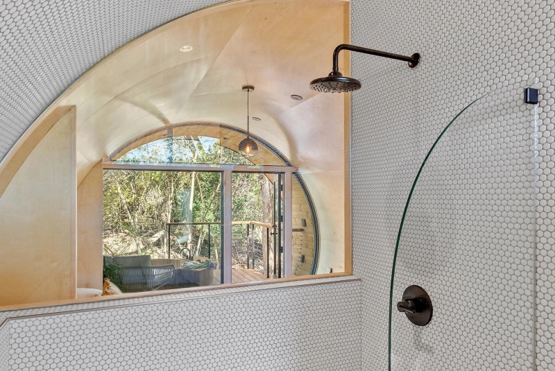 Spyglass Treehouse Shower