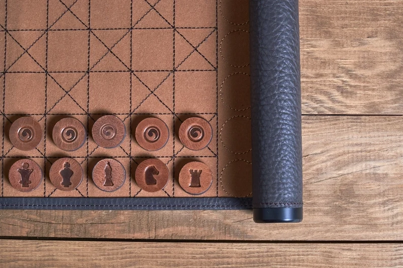 This Roll-Up Chess Set is Made of Vegetable-Tanned Leather_6