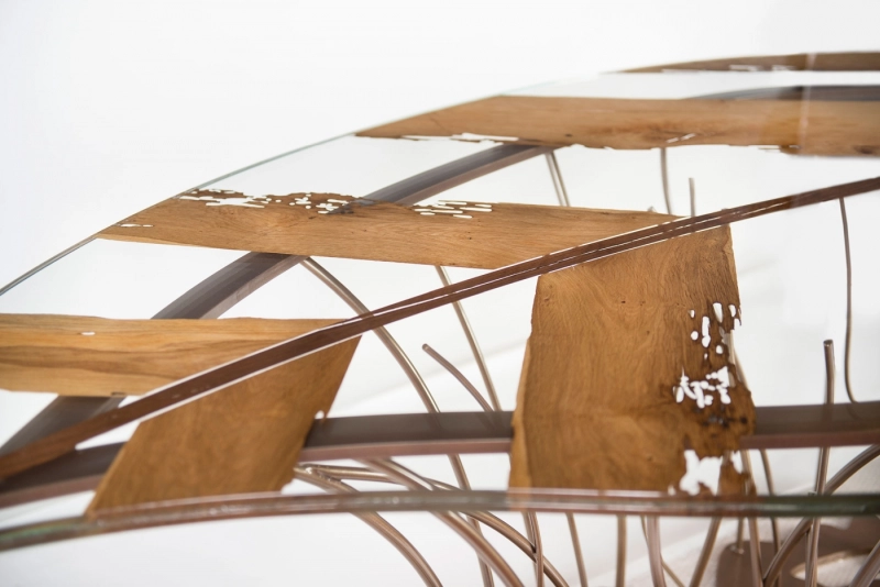 VENEZIA is a Leaf Shaped Table with Two Layers of Glass_5