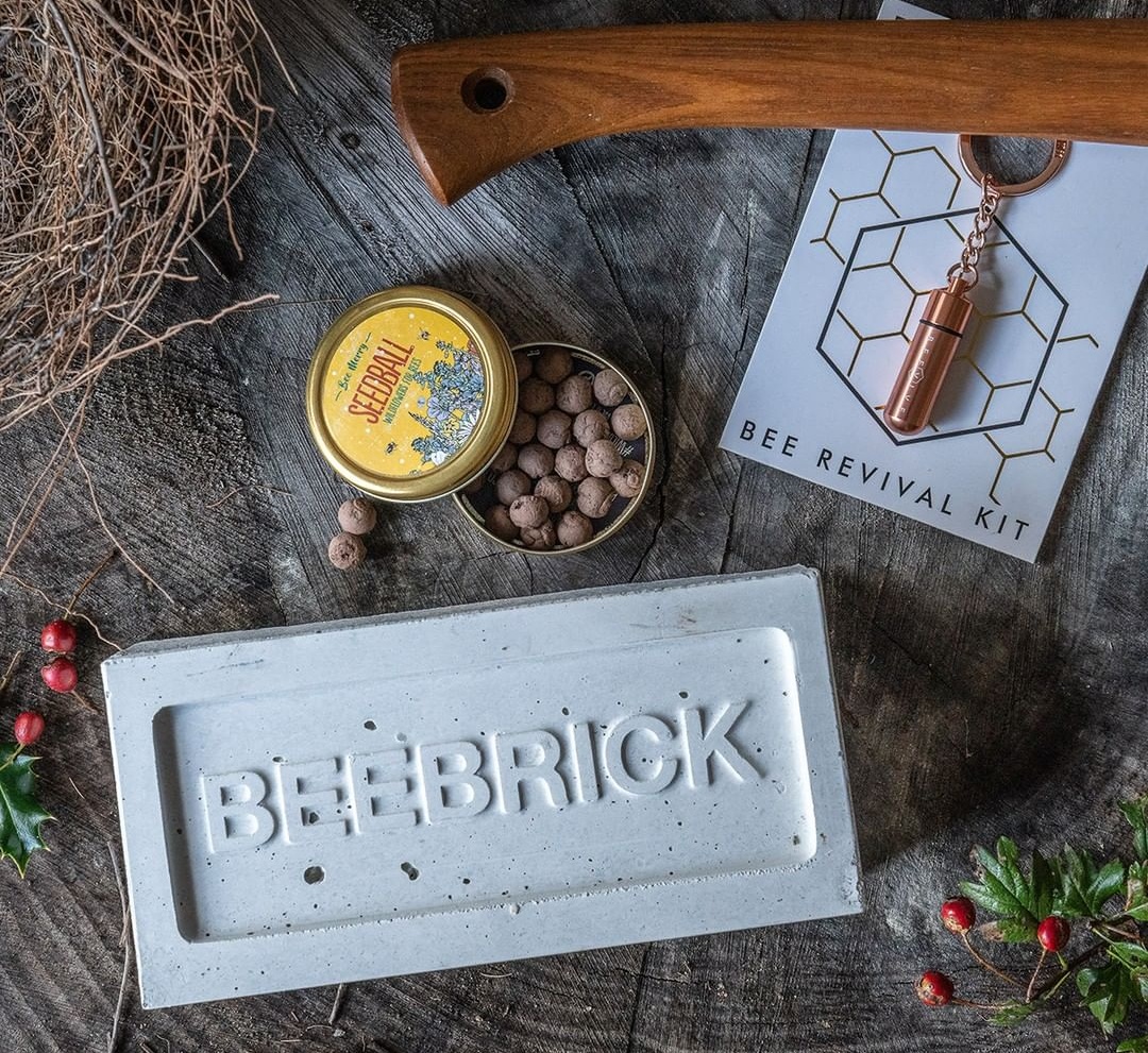 bee bricks by green and blue