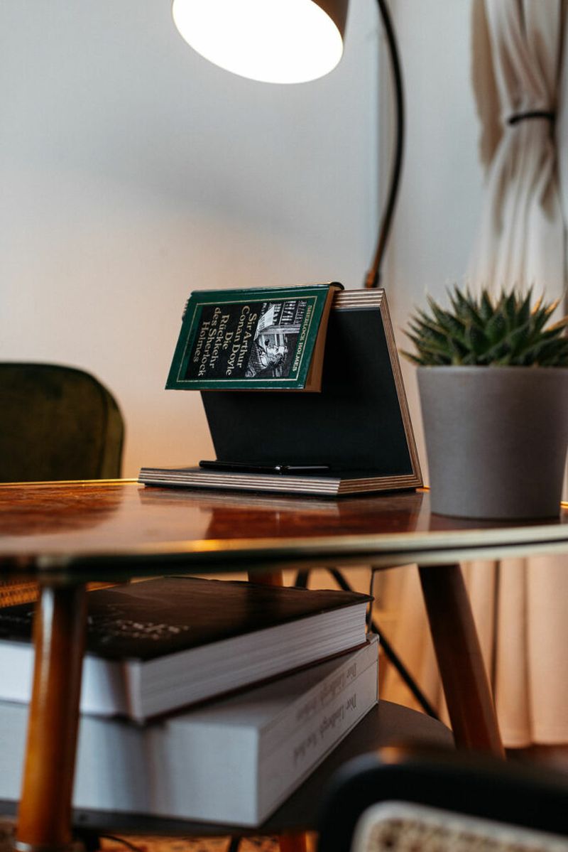 LIESMA book shelf and charging station_3