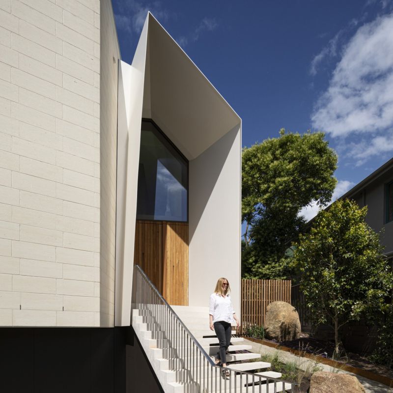 Limestone House by John Wardle Architects Combines Contemporary Architecture and Sustainability