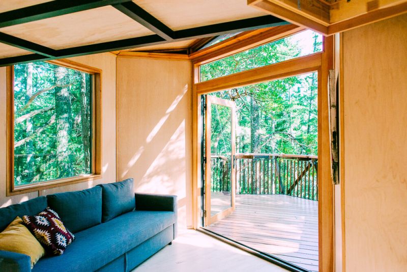 Madrone Grove Treehouse is Built on Tetratruss Modular Foundation to Minimize its Impact