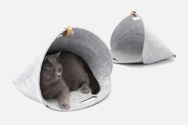 PICA Cat Bed by Mingdu Design Transforms into Pet Carrier Bag