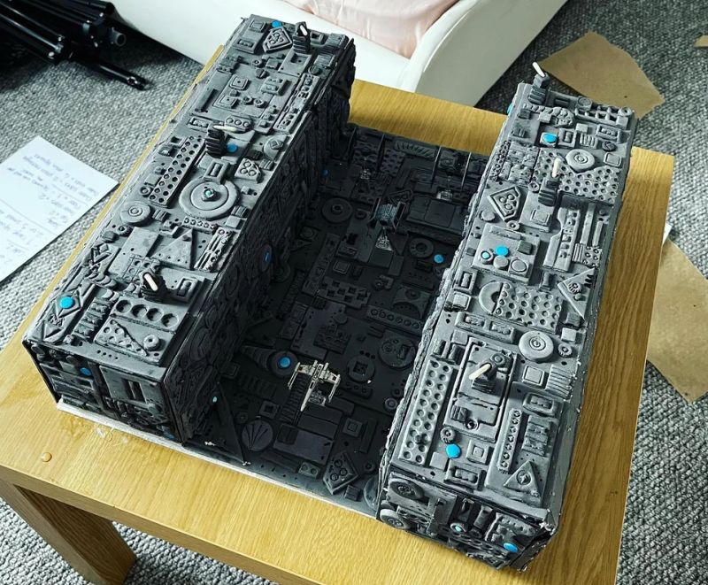 Redditor Creates Iconic Star Wars Death Star Trench Run-Inspired Cake