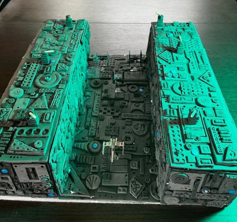 Redditor Creates Iconic Star Wars Death Star Trench Run-Inspired Cake