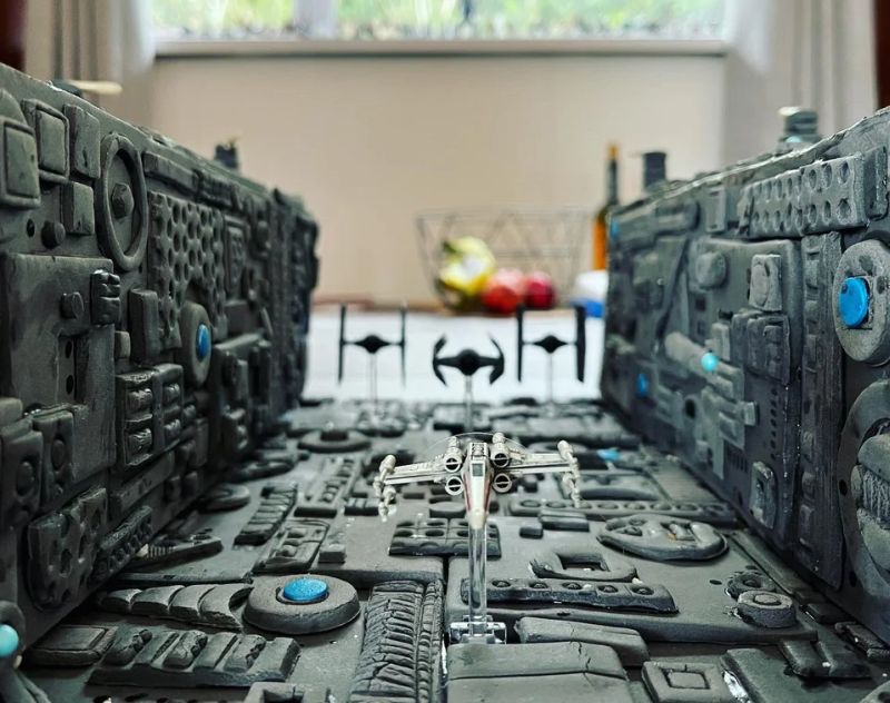 Redditor Creates Iconic Star Wars Death Star Trench Run-Inspired Cake