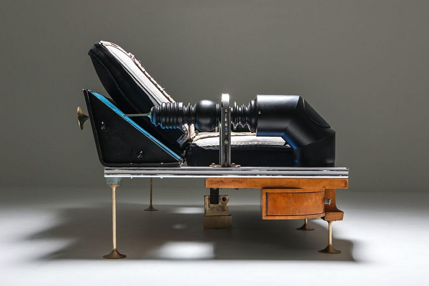 Space for your drinks that can be tucked beneath the sofa