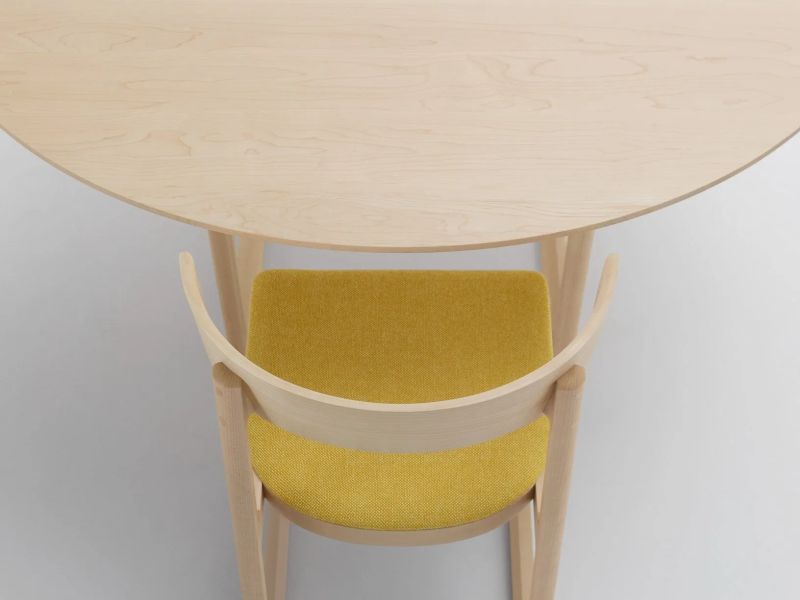 EN Chair and table by Cecilie Manz 