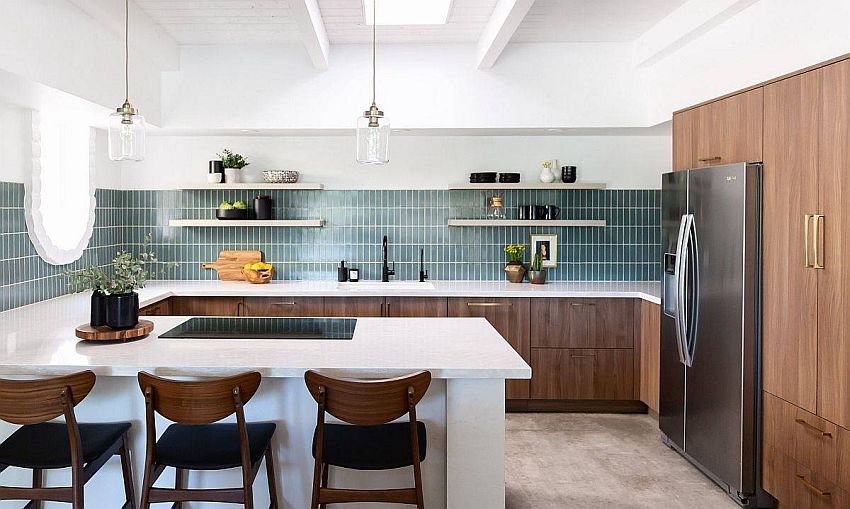 Classic kitchen in blue and white with vertical-tiled backsplash