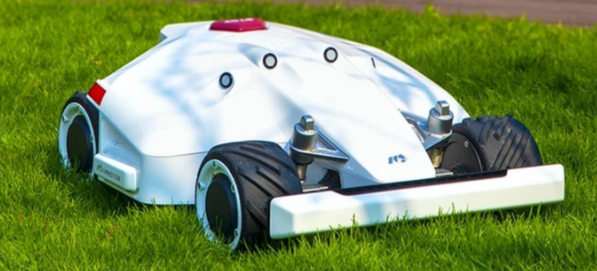 This Wireless Robot Lawn Mower Functions on Ultrasonic Sensors