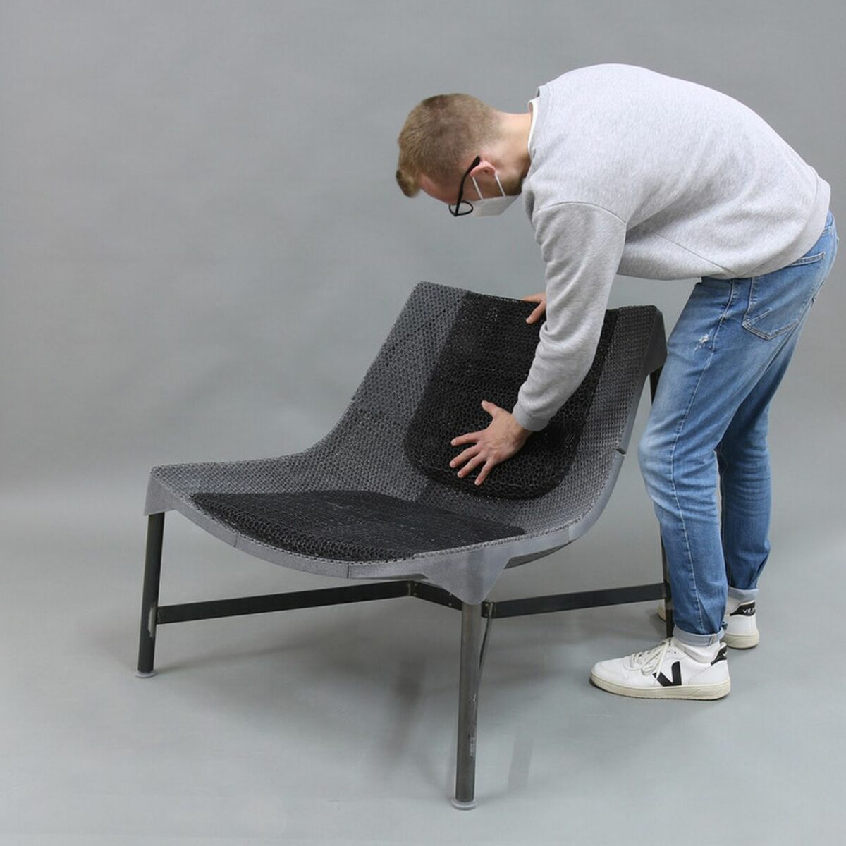 This 3D Printed Lounge Chair Combines Flexibility and Comfort