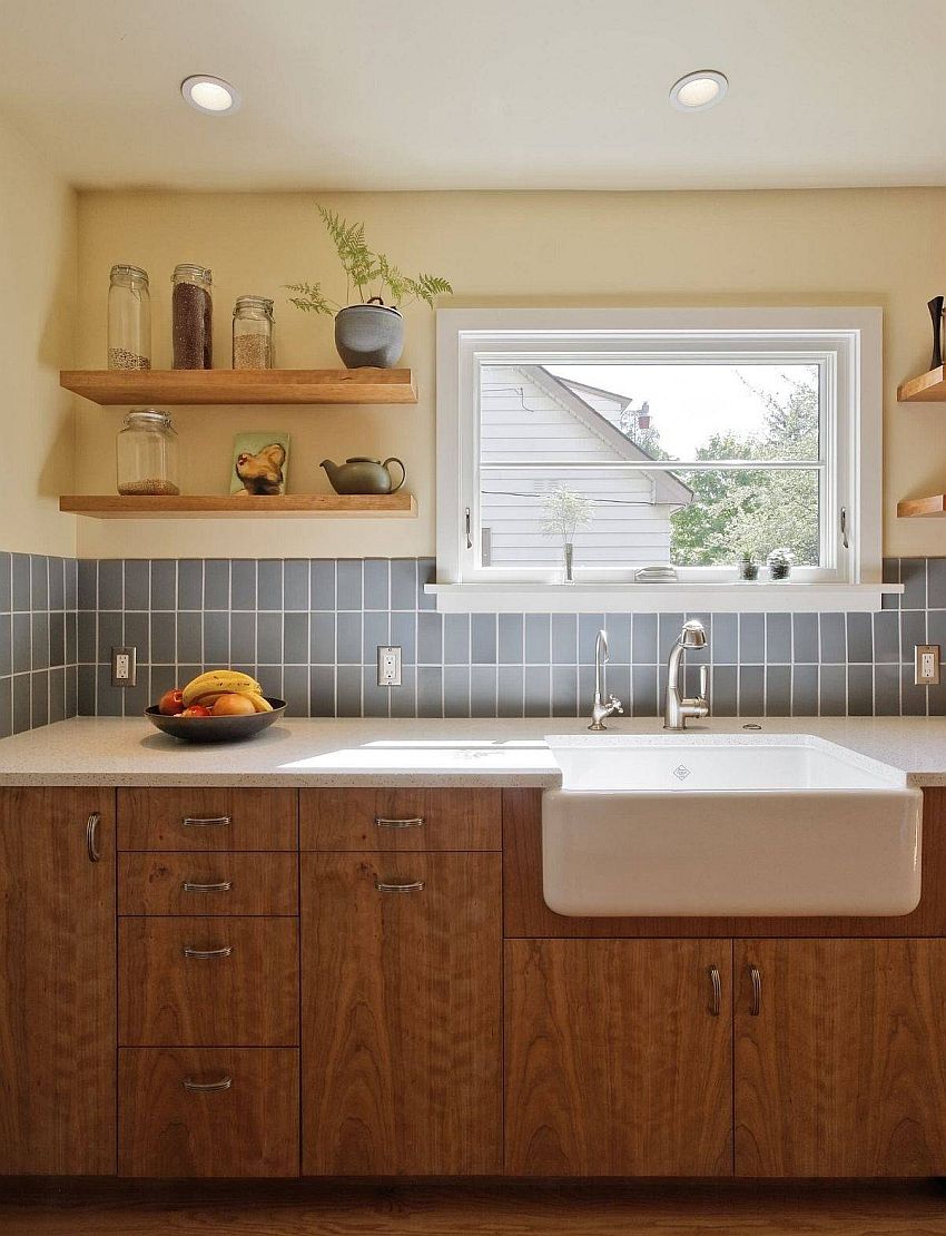 Vertical-tiled backsplash