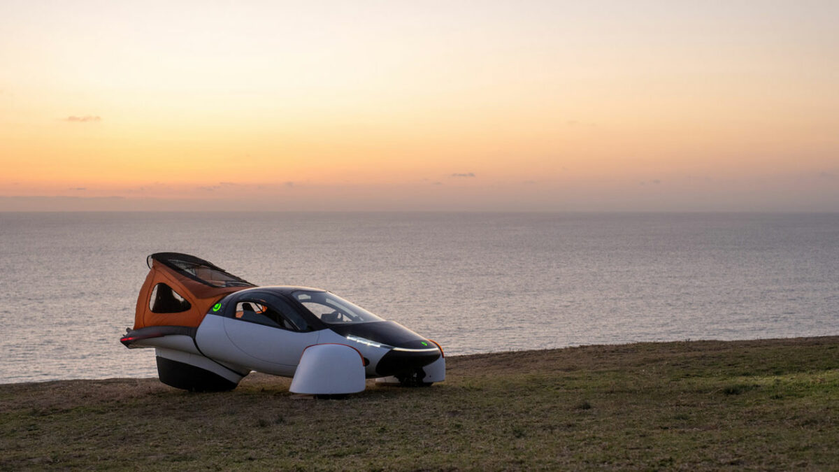 This Solar Charging Vehicle Incorporates a Camping Tent