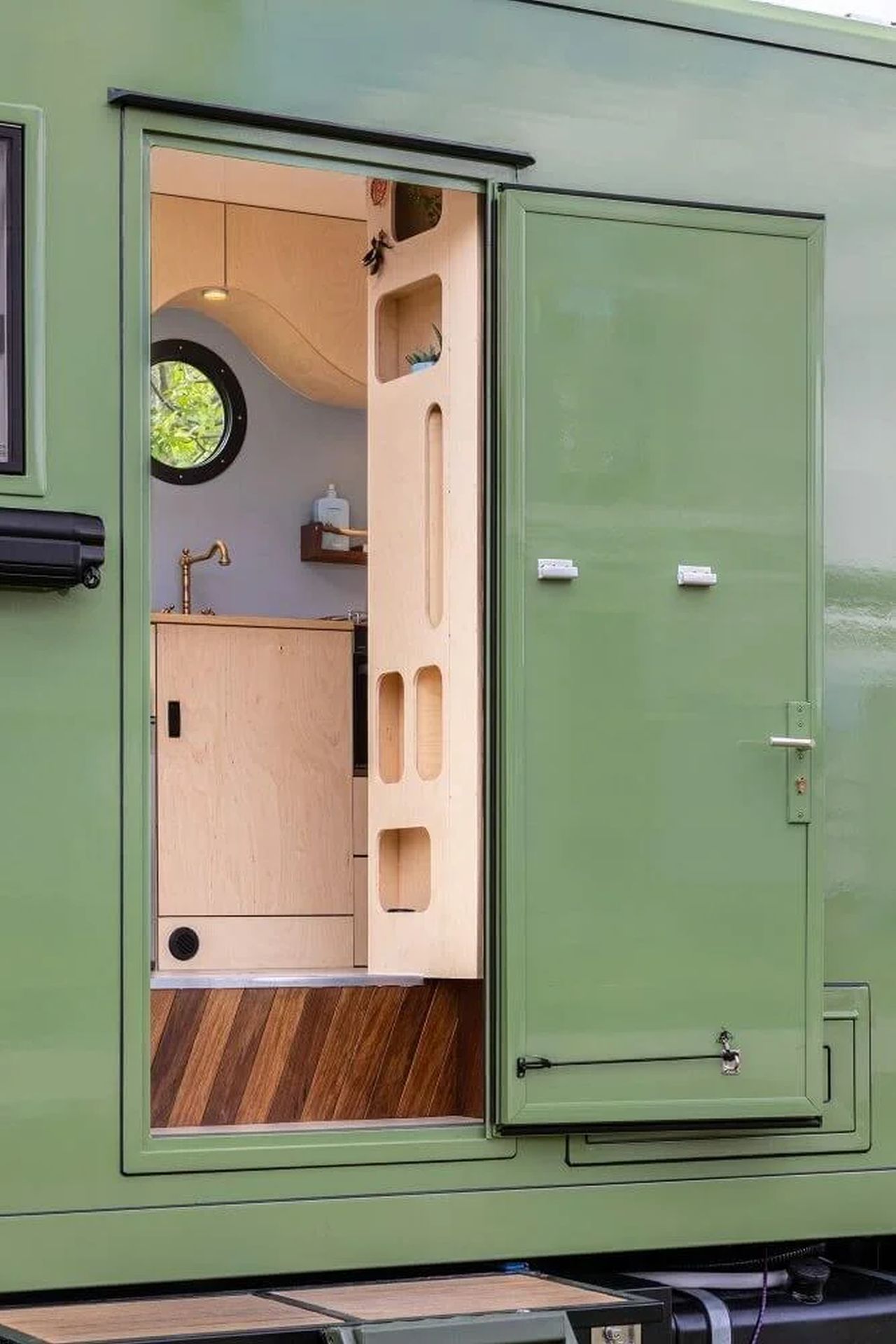 Swiss Fire Engine Converted Into Motohome 