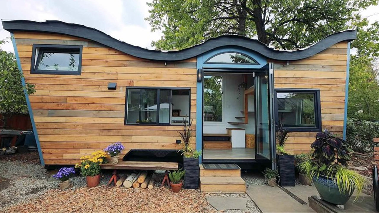 This Biophilic Tiny House in Portland Features a Wavy Roof