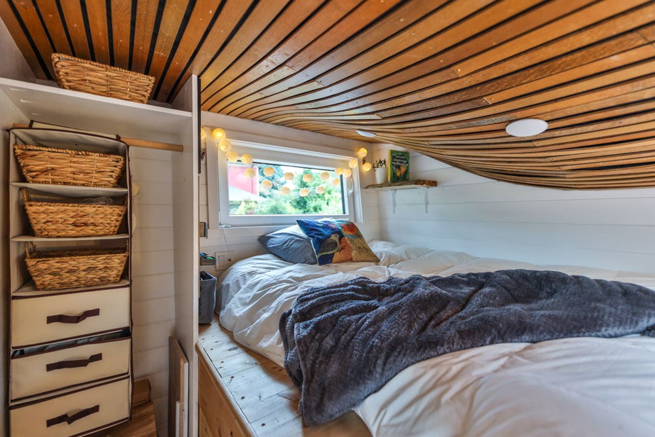 This Biophilic Tiny House in Portland Features a Wavy Roof