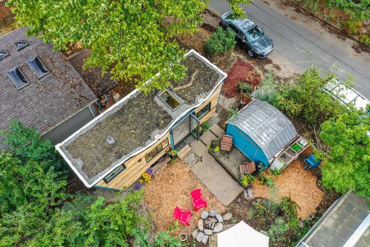 This Biophilic Tiny House in Portland Features a Wavy Roof