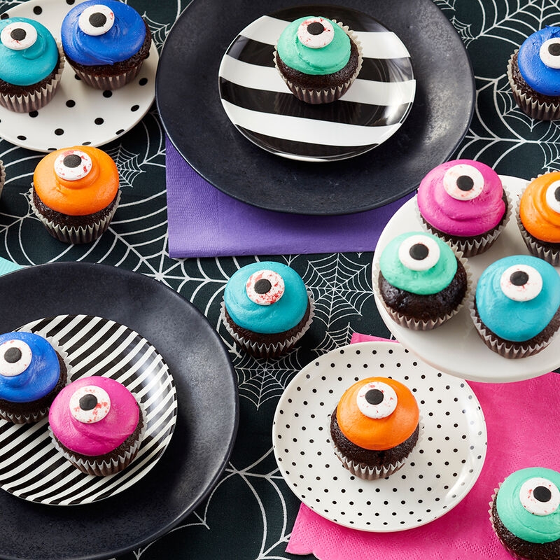 Bloody eyeball Halloween Cupcake Ideas