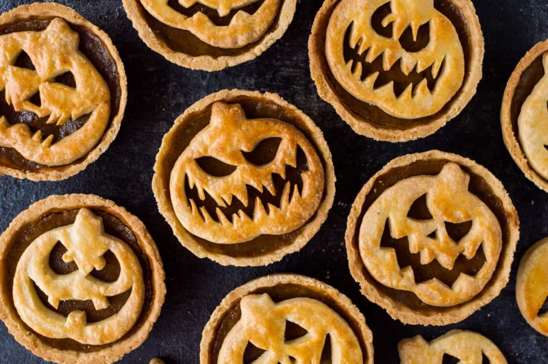 Halloween Jack-o’-lantern Pumpkin Pies