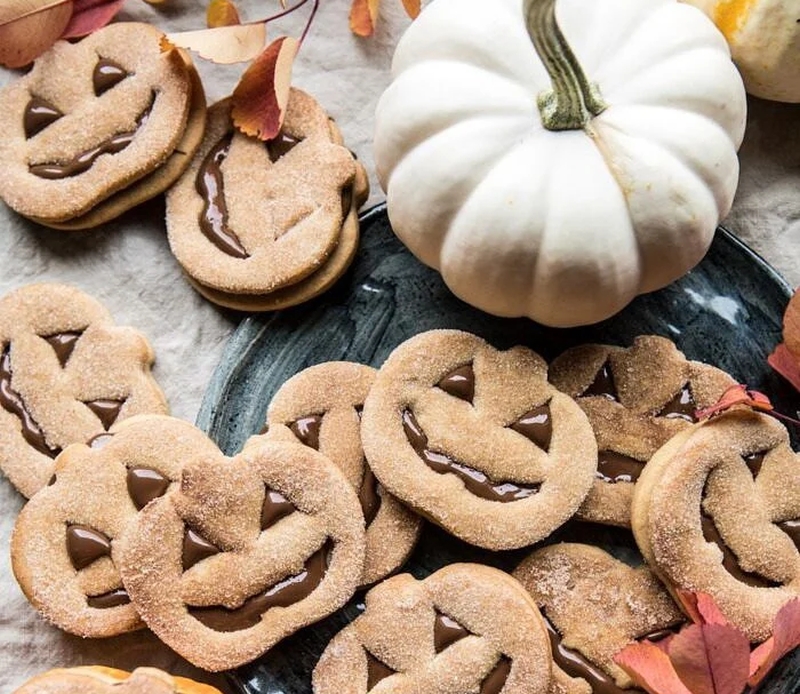 Jack-o’-lantern Sandwich Cookies for Halloween 