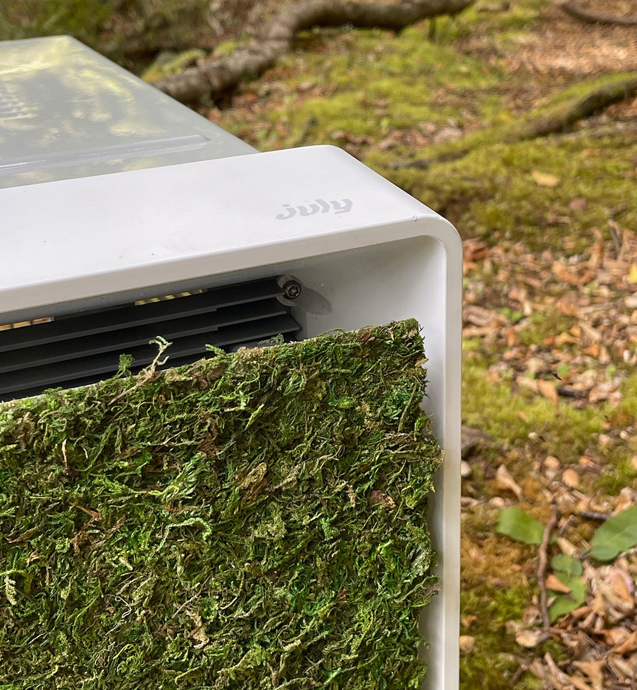 July air conditioner with moss panel