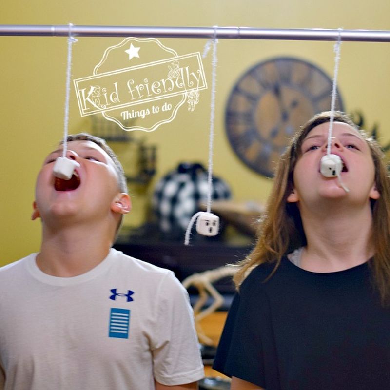 Marshmallow Ghosts on a String Halloween Party game 