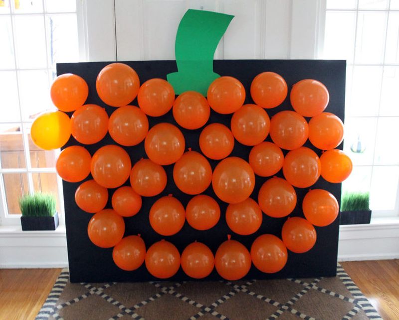 Pop the Balloon on Halloween party game 