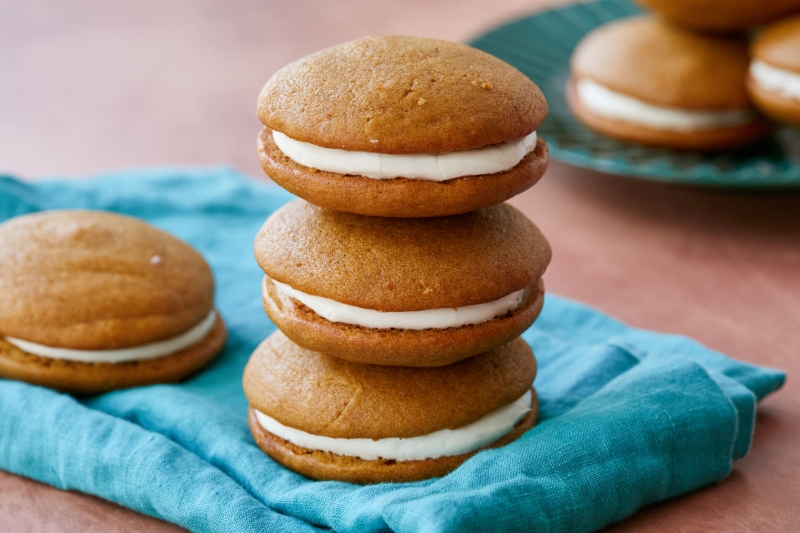 Pumpkin Whoopie Pies Halloween 