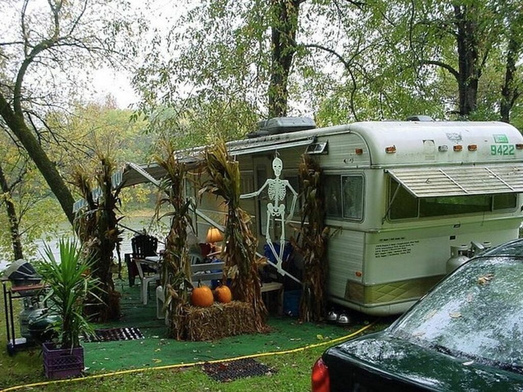 Best Camper Decoration Ideas to get a Wandering Hell on Wheels