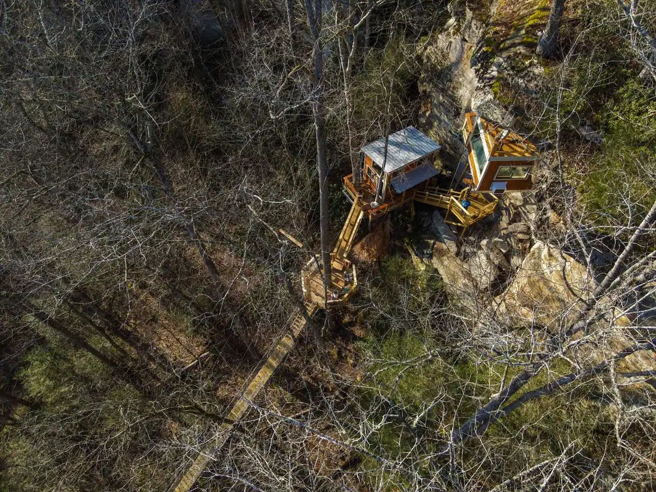 Cliff Dweller is an Airbnb rental in Kentucky 