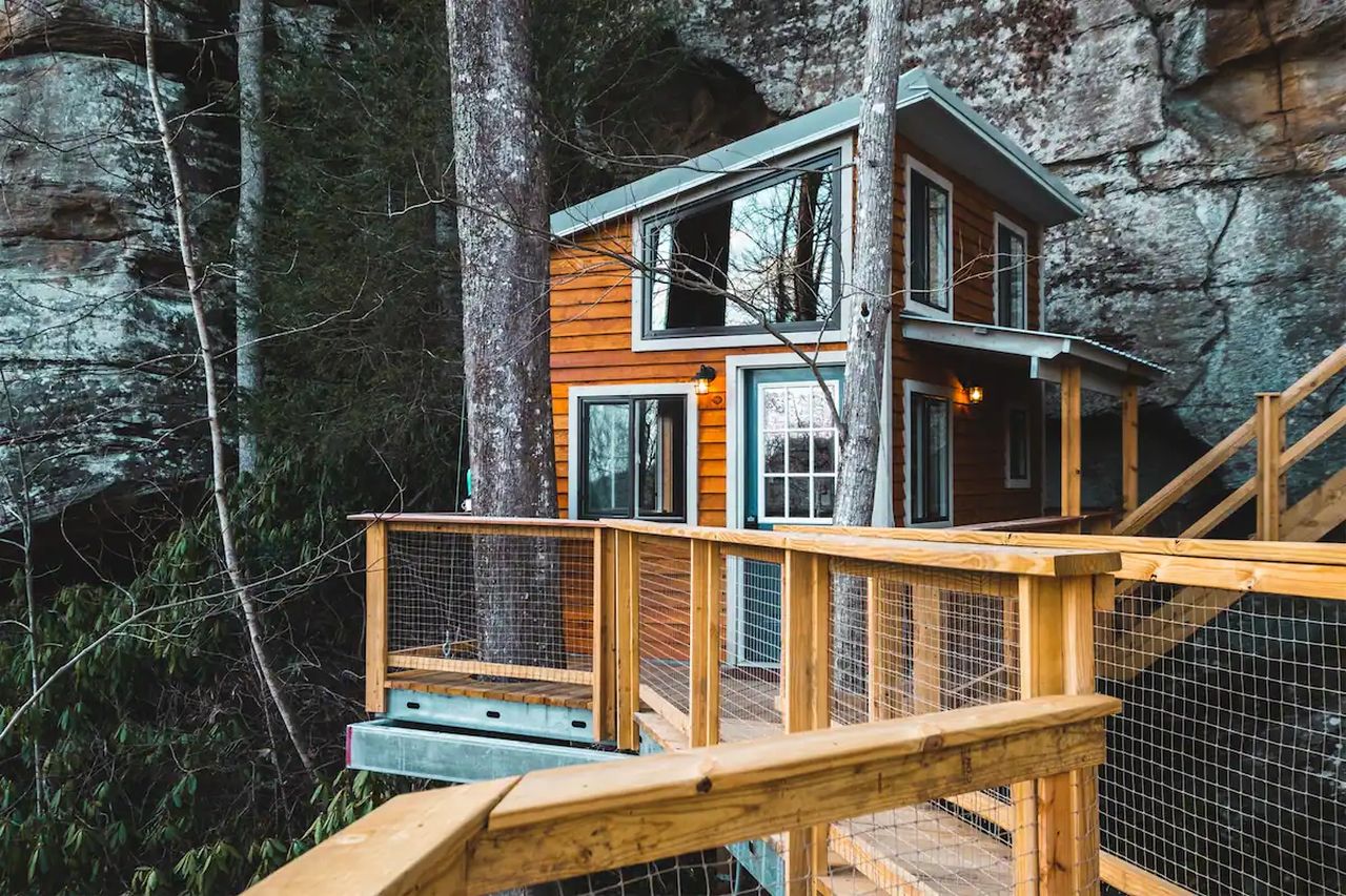 Cliff Dweller is an Airbnb rental in Kentucky 