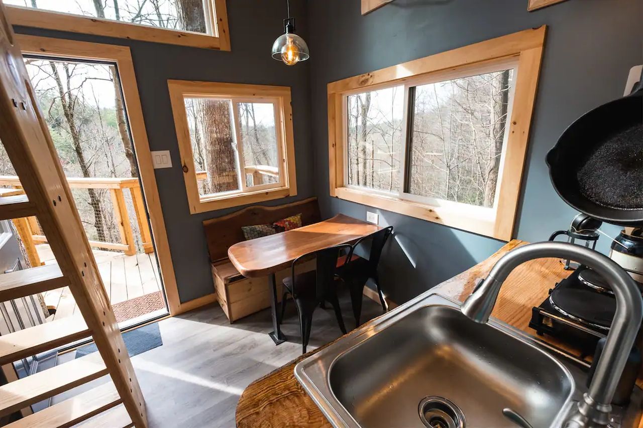 Cliff Dweller is an Airbnb rental in Kentucky 