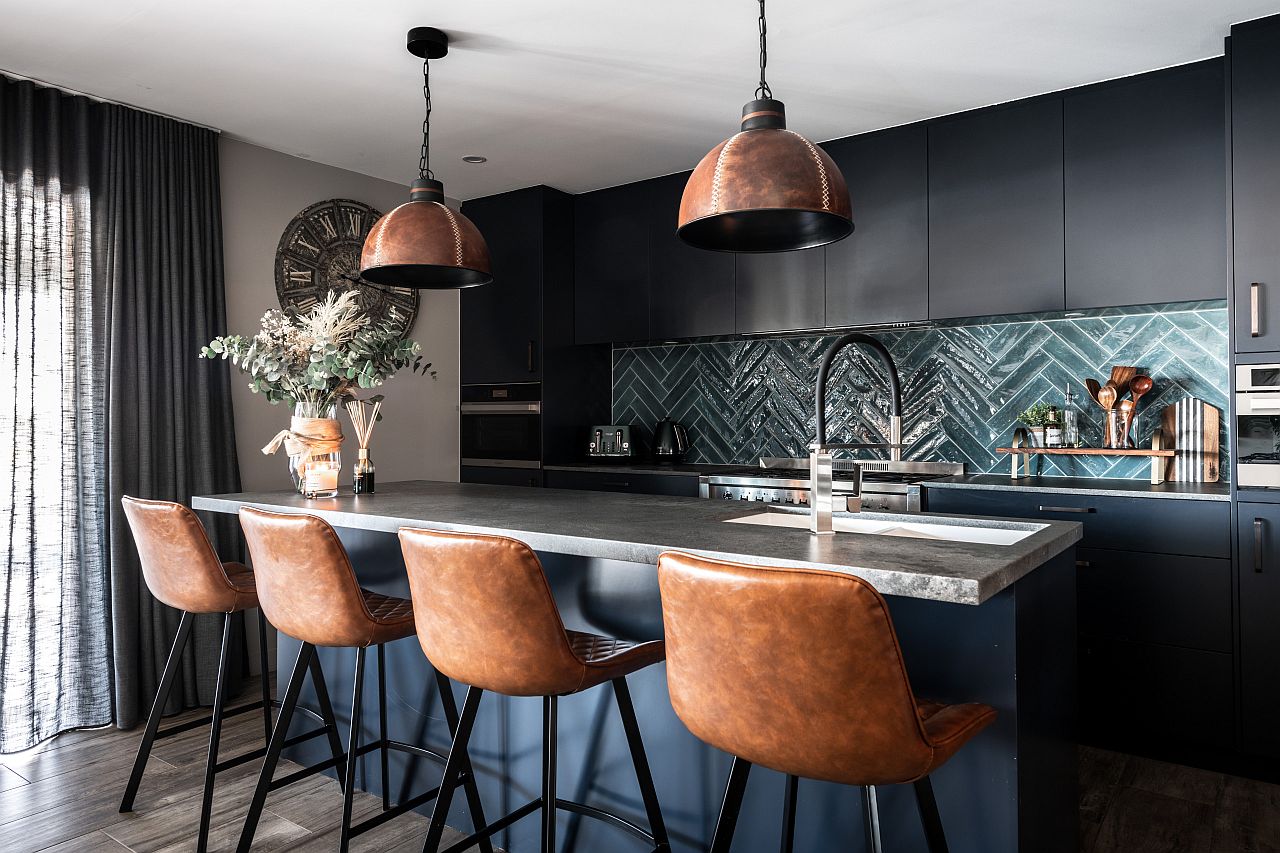 Combine black with deep blue in the kitchen