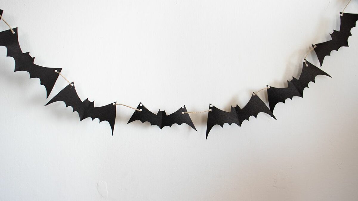 10+ DIY Halloween Garlands to Make This Festive Season