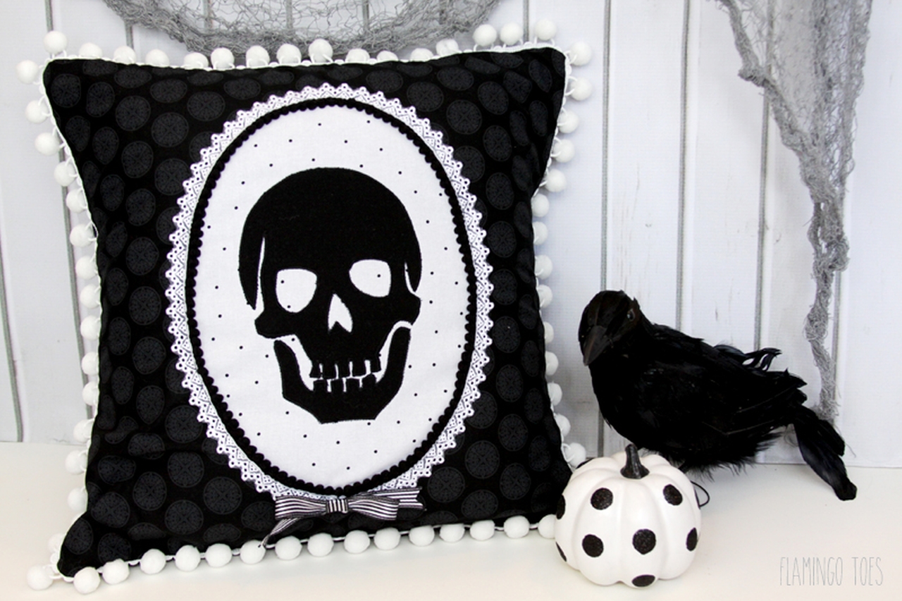 DIY Skull Halloween Pillow