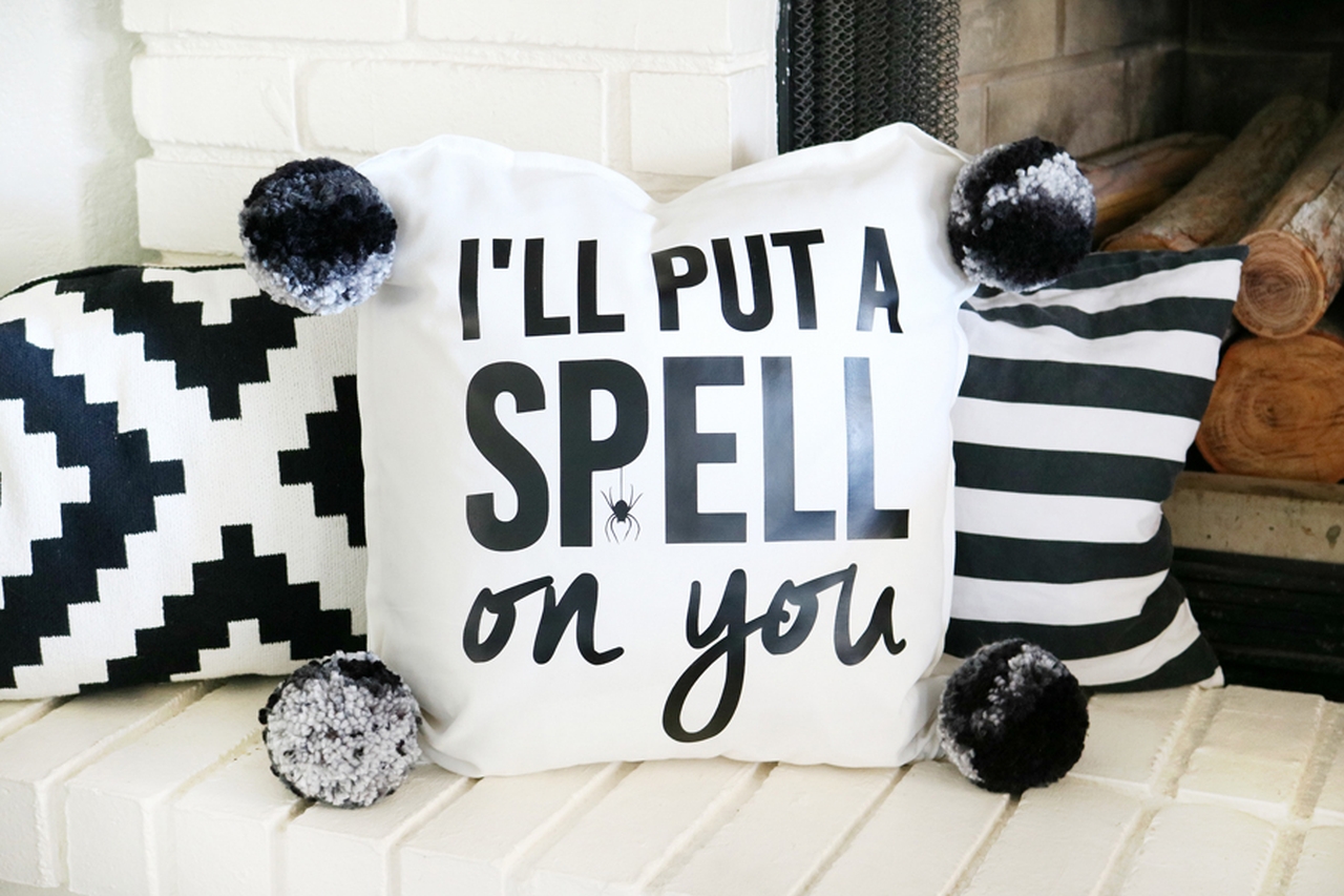 Halloween Pillow DIY - Janes Distractions