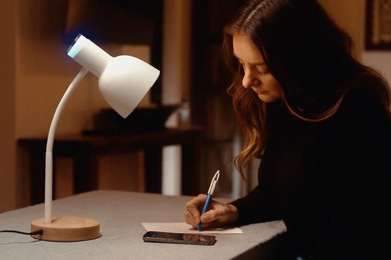 Pino auto tracking lamp by Werobot