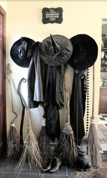 10+ Witch Décor Ideas for Halloween