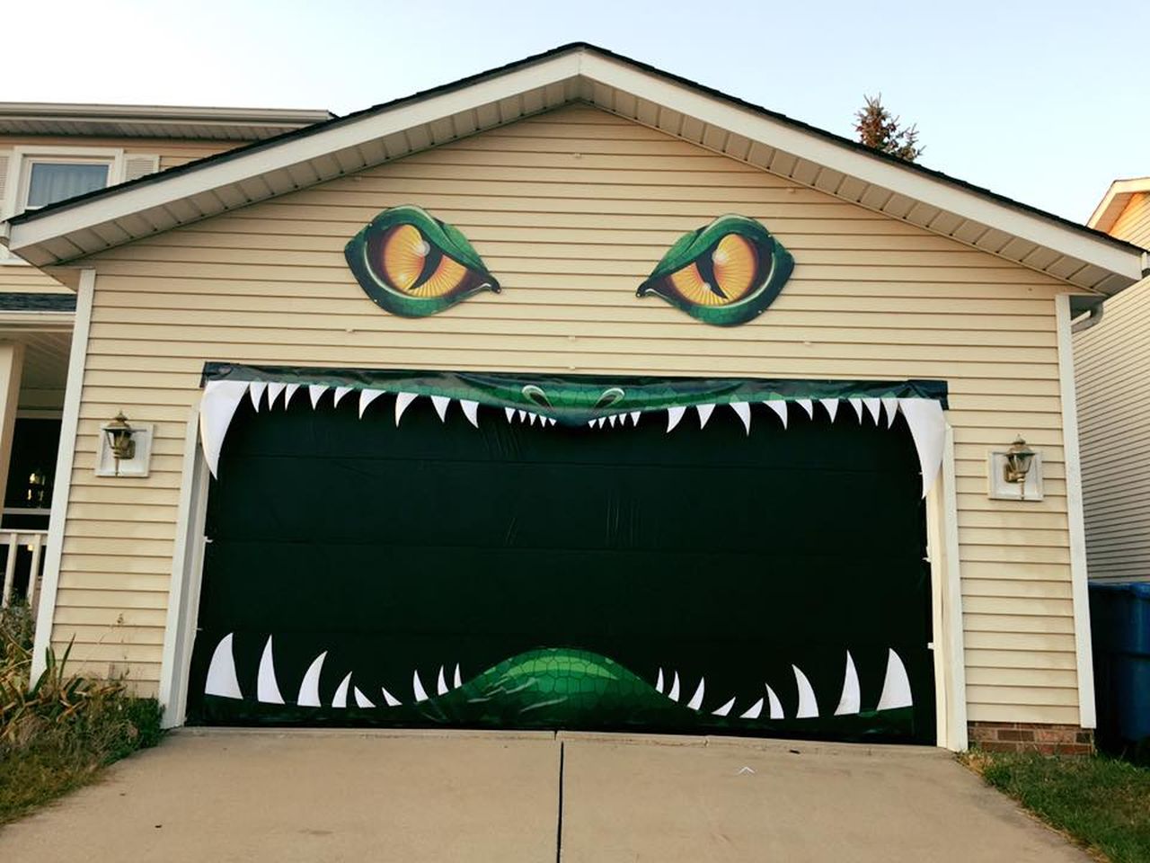 Halloween decorations: Iowa man creates monster door decoration that comes  to life - ABC7 Chicago