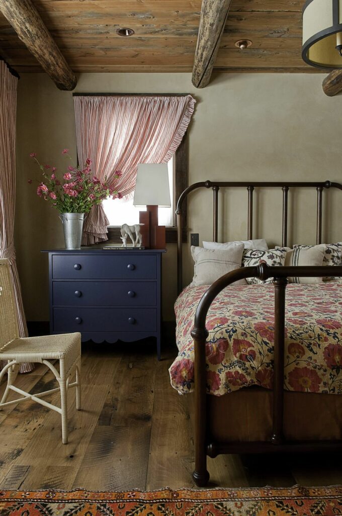 Cottage charm coupled with rustic elements in the bedroom