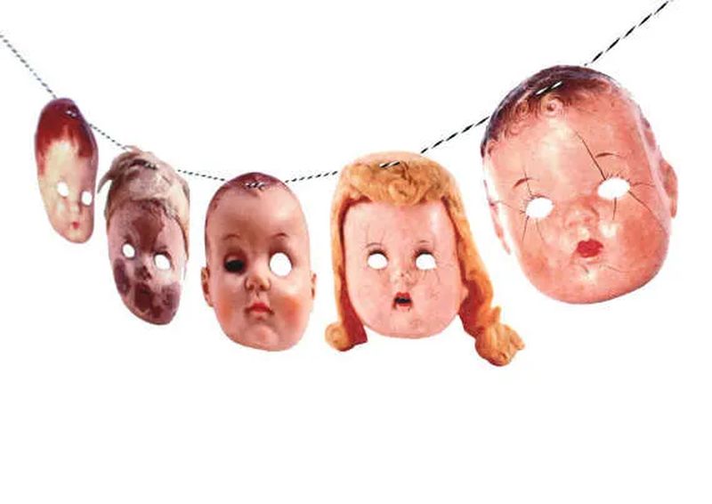 Doll Garland_Creepy Doll Halloween Decorations Ideas 