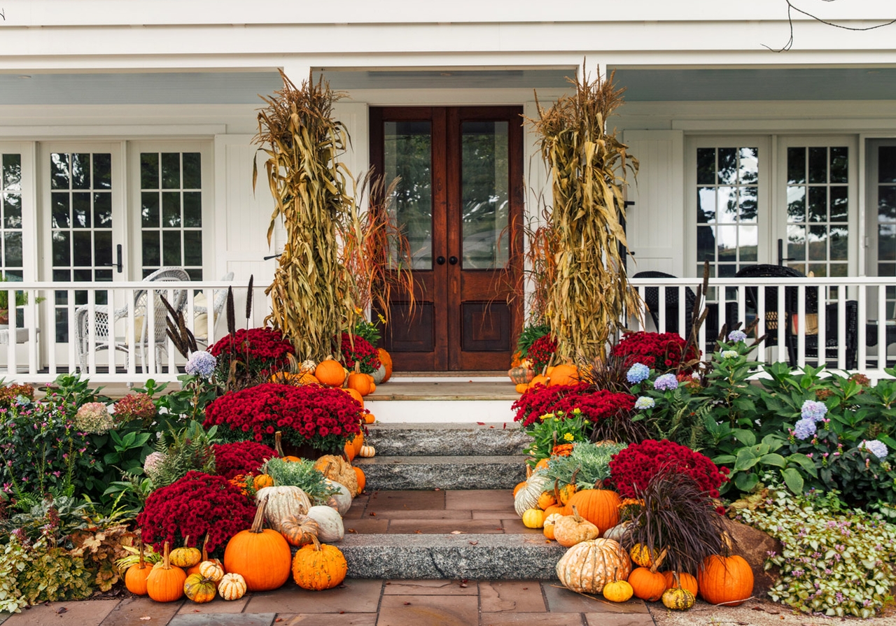 Fall Colors to Use Your Advantage in front Porch fall Decoration