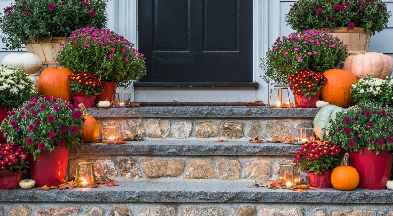 Fall Porch Decorating Ideas - Pumpkins, Lamps and Mums