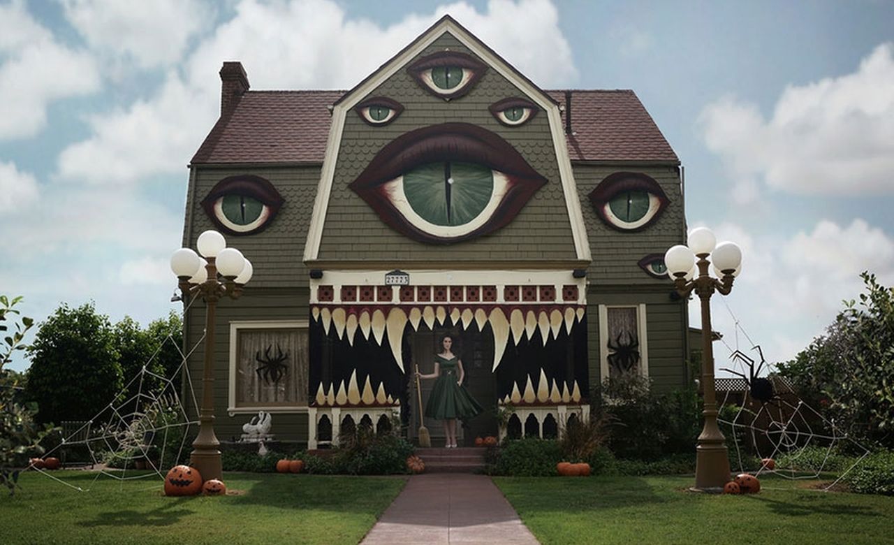 Gigantic monster with many eyes Home Halloween display